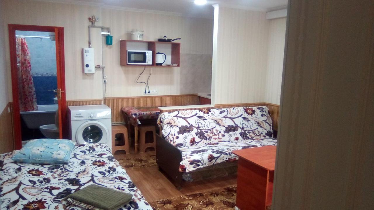 1-я Слободская, 17А, угол проспекта Центрального, 3 дивана, Wi-Fi, отдельный вход. Николаев Экстерьер фото