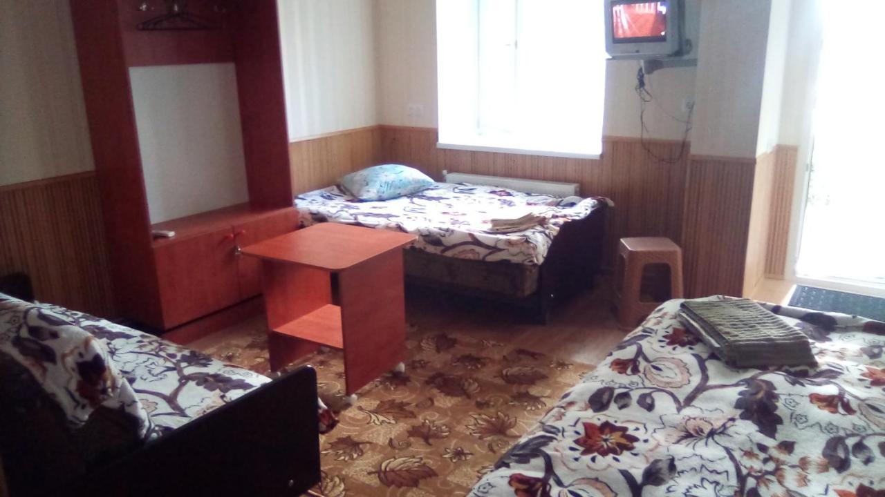 1-я Слободская, 17А, угол проспекта Центрального, 3 дивана, Wi-Fi, отдельный вход. Николаев Экстерьер фото